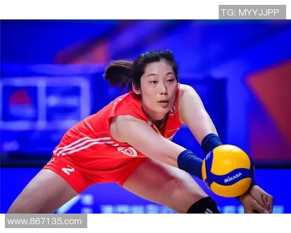 中国女排迎战荷兰队全力以赴力争胜利展现团队精神与竞技风采 中国女排迎战荷兰队全力以赴力争胜利展现团队精神与竞技风采